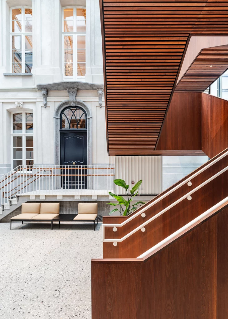 Restauratie, renovatie van uitbreiding van het stadhuis van Roeselare | Centrale hal